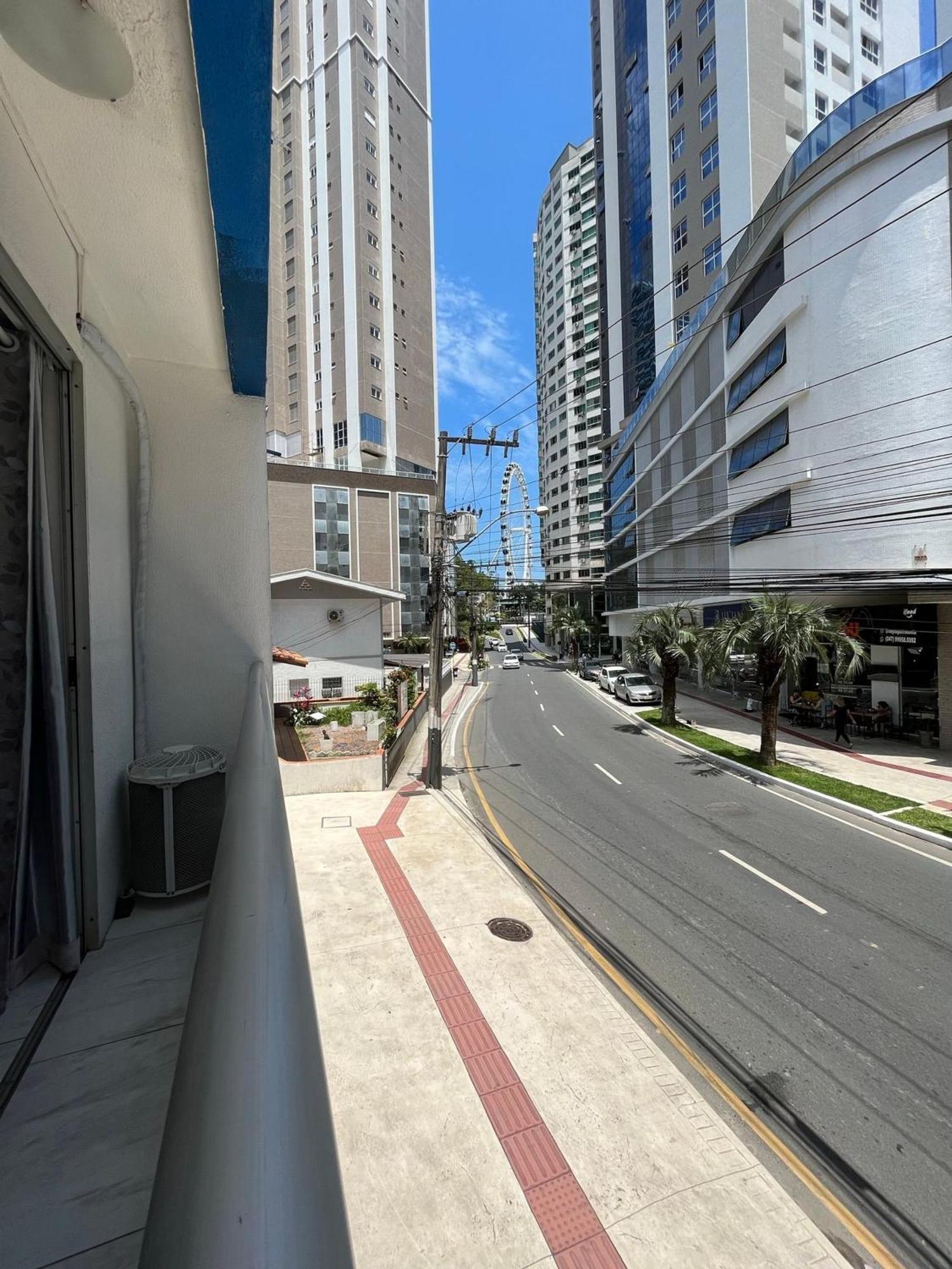 Ma01- Kitnet Com Ar | Vista Big Wheel | Garagem Apartment Balneario Camboriu Exterior photo